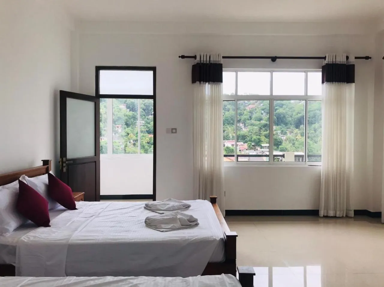 Kandy Lake Edge Hotel Sri Lanka