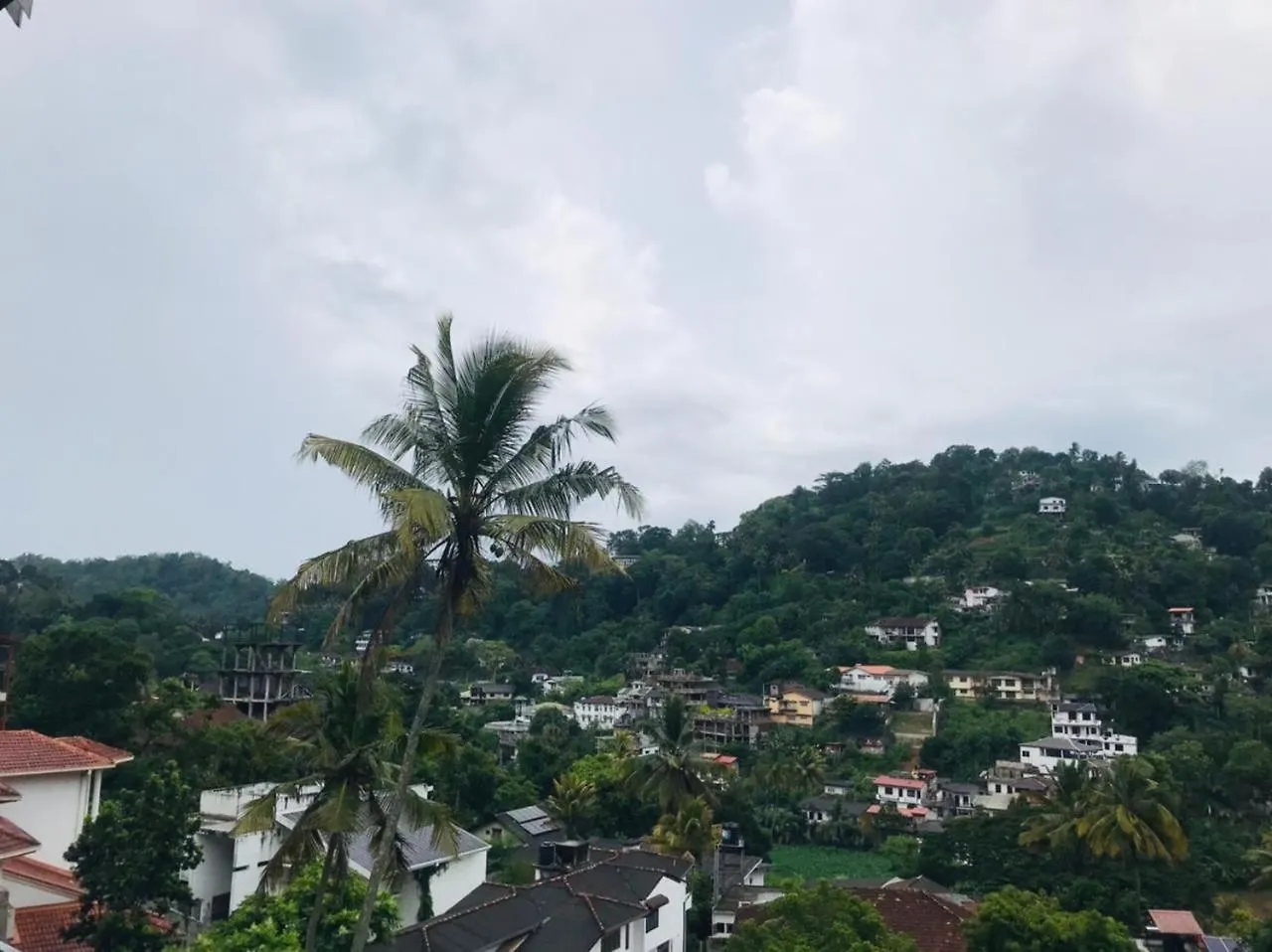 Kandy Lake Edge Hotel Guest house
